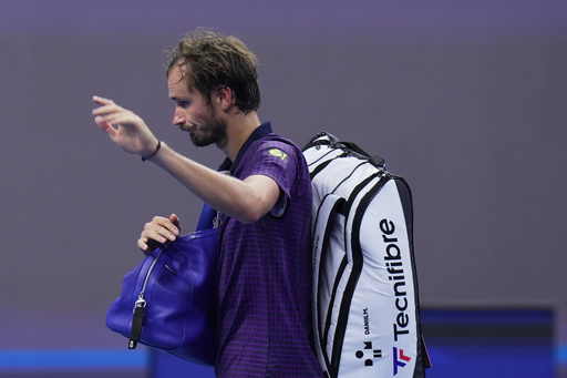 Daniil Medvedev, of Russia gestures as he leaves the court after he retired from the men's singles semifinals match against Learner Tien, of the United States, in the China Open tennis tournament, in Beijing, Tuesday, Sept. 30, 2025. (AP Photo/Andy Wong) Daniil Medvedev, of Russia gestures as he leaves the court after he retired from the men's singles semifinals match against Learner Tien, of the United States, in the China Open tennis tournament, in Beijing, Tuesday, Sept. 30, 2025. (AP Photo/Andy Wong)