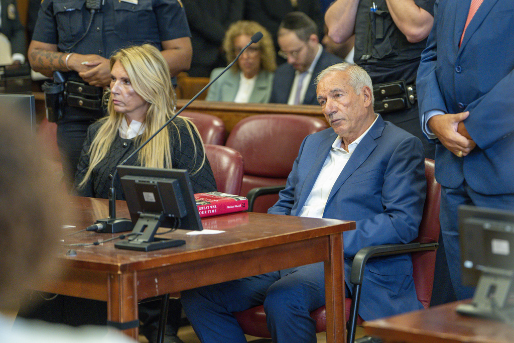 Gina and Tony Argento appear for arraignment on corruption charges in Manhattan criminal court, Thursday, Aug. 21, 2025, in New York. (Steven Hirsch/New York Post via AP, Pool)