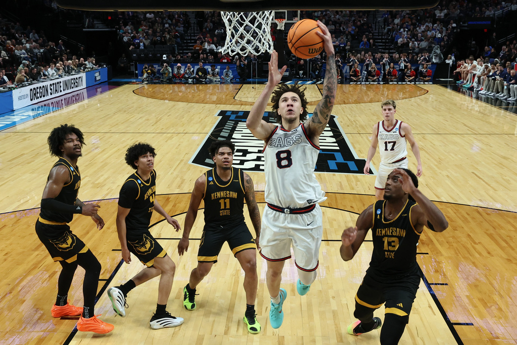 Gonzaga guard Jalen Warley (8) shoots during the first half in the first round of the NCAA college basketball tournament against Kennesaw State, Thursday, March 19, 2026, in Portland, Ore. (AP Photo/Craig Mitchelldyer)