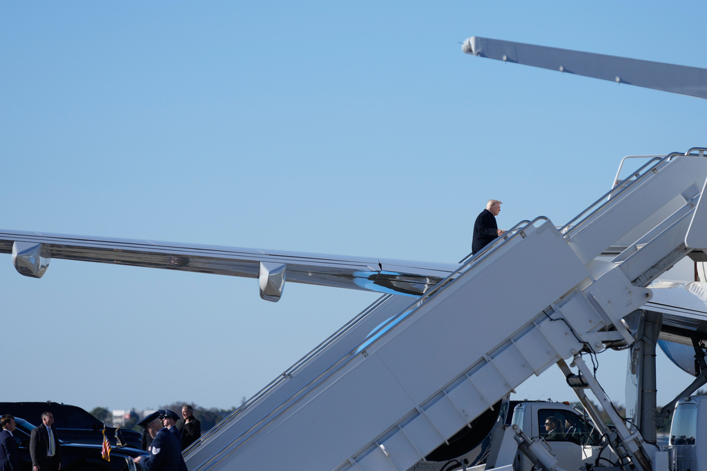 President Donald Trump boards Air Force One, Sunday, Feb. 1, 2026, at Palm Beach International Airport in West Palm Beach, Fla. (AP Photo/Mark Schiefelbein)