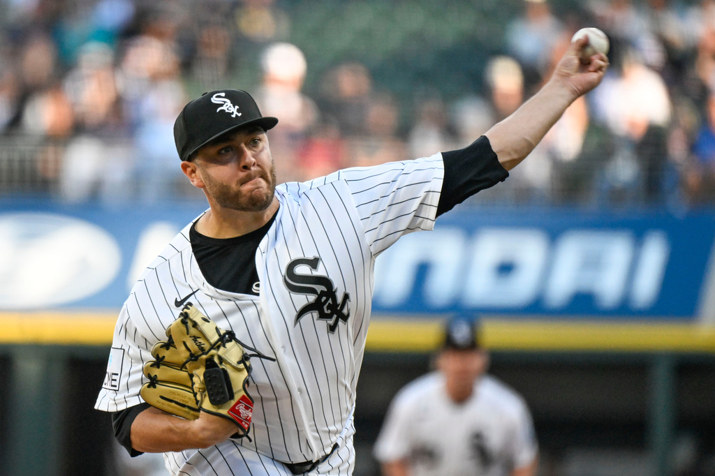 Chicago White Sox pitcher Anthony Kay delivers during the first inning of a baseball game against the Cleveland Guardians, Monday, June 22, 2026, in Chicago. (AP Photo/Matt Marton)
