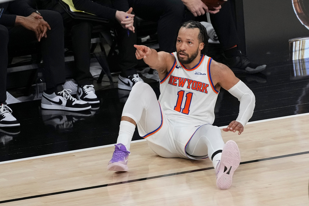 New York Knicks guard Jalen Brunson motion after a basket against the San Antonio Spurs during the second half of Game 1 of the NBA Finals basketball series, Wednesday, June 3, 2026, in San Antonio. (AP Photo/Eric Gay)