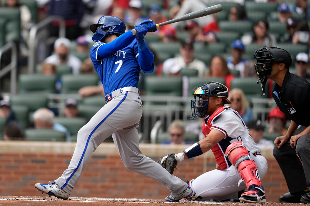 Kansas City Royals' Bobby Witt Jr. (7) hits an RBI-single in the third inning of a baseball game against the Atlanta Braves, Sunday, March 29, 2026, in Atlanta. (AP Photo/Mike Stewart)