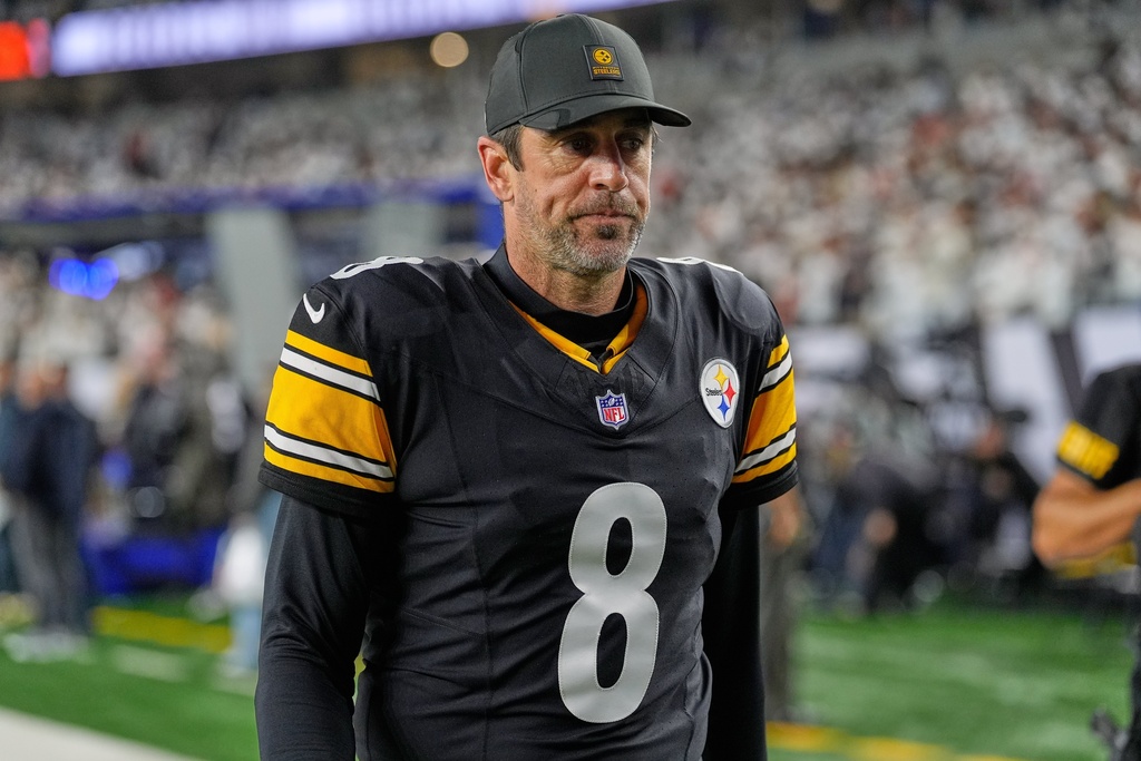 Pittsburgh Steelers quarterback Aaron Rodgers (8) walks off the field following an NFL football game against the Cincinnati Bengals in Cincinnati Thursday, Oct. 16, 2025. (AP Photo/Carolyn Kaster)