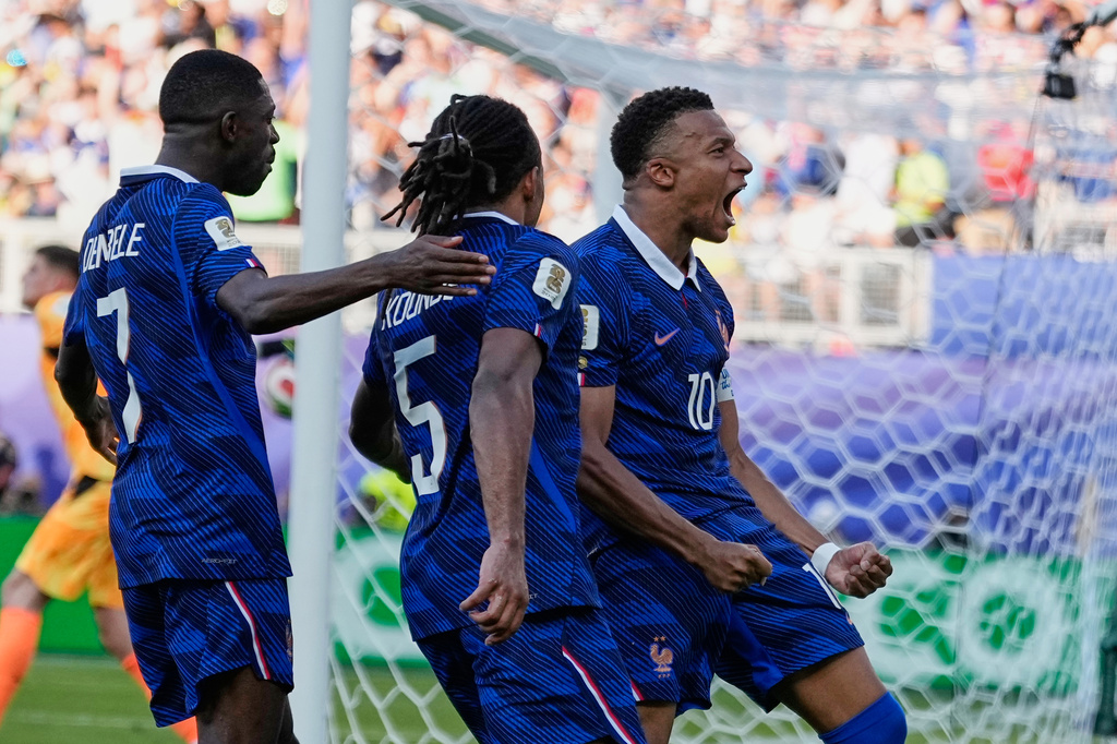 France's Kylian Mbappe celebrates after scoring from the penalty spot the opening goal during the World Cup round of 16 soccer match between Paraguay and France in Philadelphia, Saturday, July 4, 2026. (AP Photo/Matt Slocum)