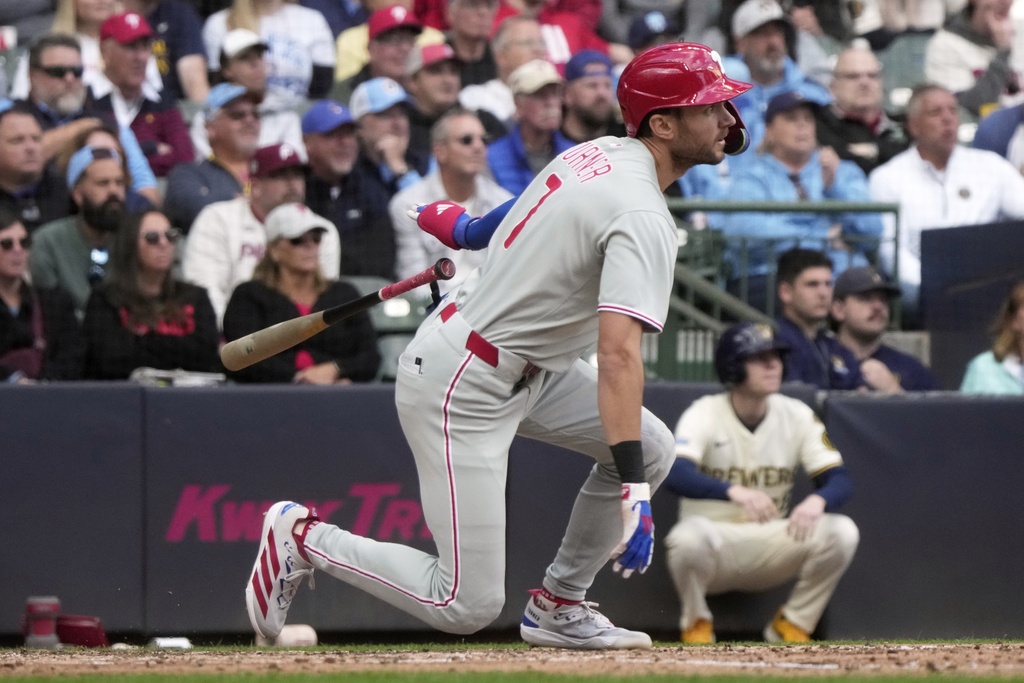 Philadelphia Phillies' Trea Turner hits an RBI single during the seventh inning of a baseball game against the Milwaukee Brewers Thursday, Sept. 4, 2025, in Milwaukee. (AP Photo/Morry Gash)