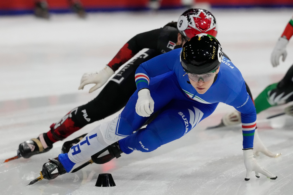 FILE - Italy's Arianna Fontana competes during the women's 1000 meters final B, of the ISU Short Track World Tour and Olympics Milano-Cortina 2026 test event, in Milan, Italy, Saturday, Feb. 15, 2025. (AP Photo/Luca Bruno, File)
