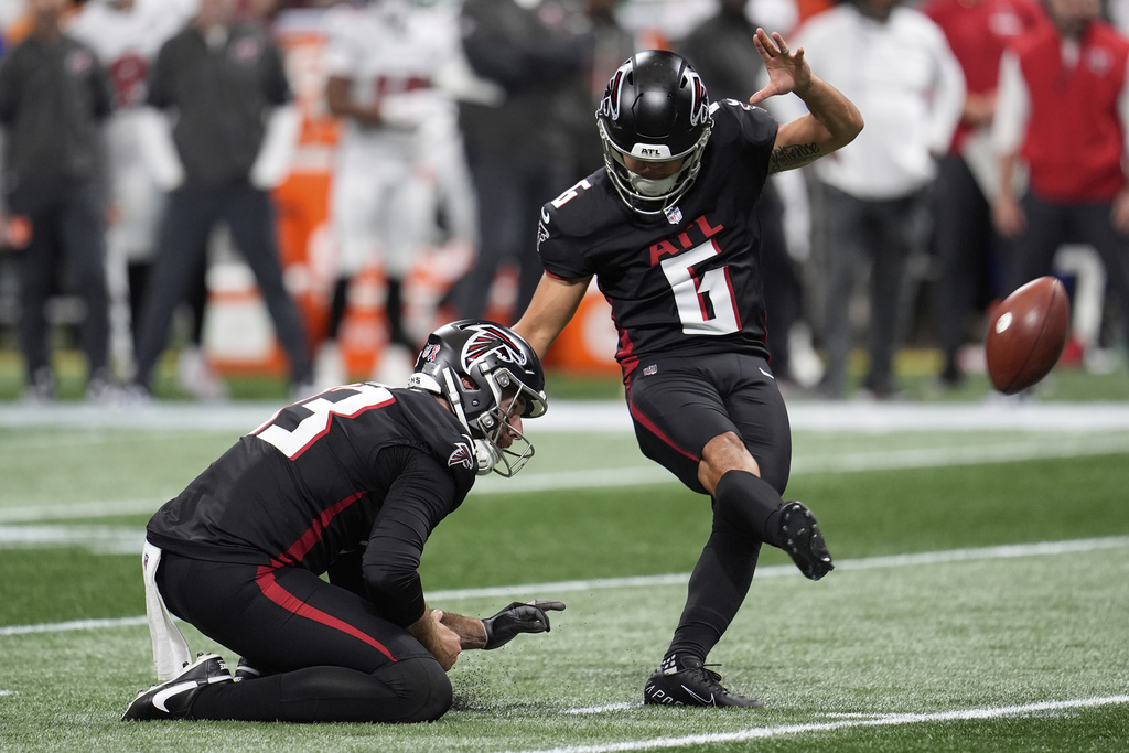 Atlanta Falcons place-kicker Younghoe Koo (6) kicks the ball during the first half of an NFL football game against Tampa Bay Buccaneers, Sunday, Sept. 7, 2025, in Atlanta. (AP Photo/Mike Stewart)