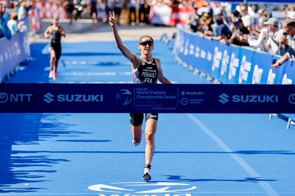 France's Leonie Periault celebrates winning the woman's ITU World Triathlon Series/World Championship race in Hamburg, Germany, Saturday, July 11, 2026. (Philipp Szyza/dpa via AP)