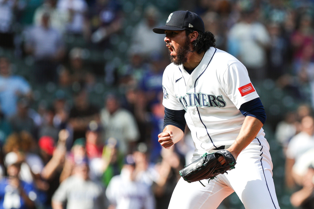 FILE - Seattle Mariners relief pitcher Andr&eacute;s Mu&ntilde;oz reacts after striking out Texas Rangers Evan Carter for the final out during the ninth inning of a baseball game, Sept. 9, 2026, in Seattle. (AP Photo/Jason Redmond, File)