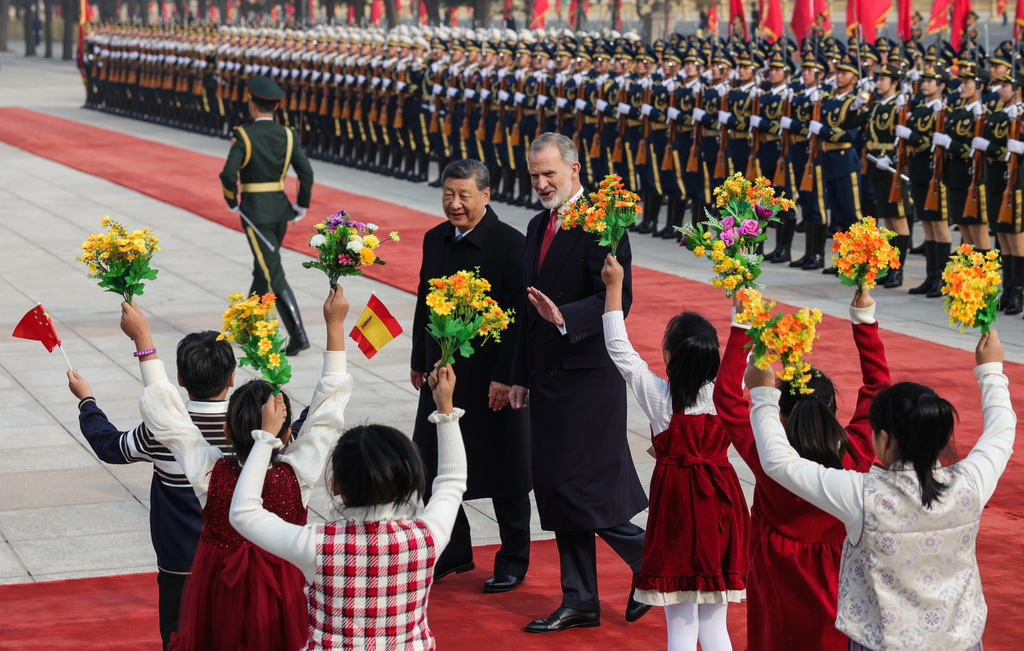 Spain's King Felipe VI, center right, and Chinese President Xi Jinping, center left, attend a welcoming ceremony at the Great Hall of the People in Beijing, China Wednesday, Nov. 12, 2025. (Maxim Shemetov/Pool Photo via AP)