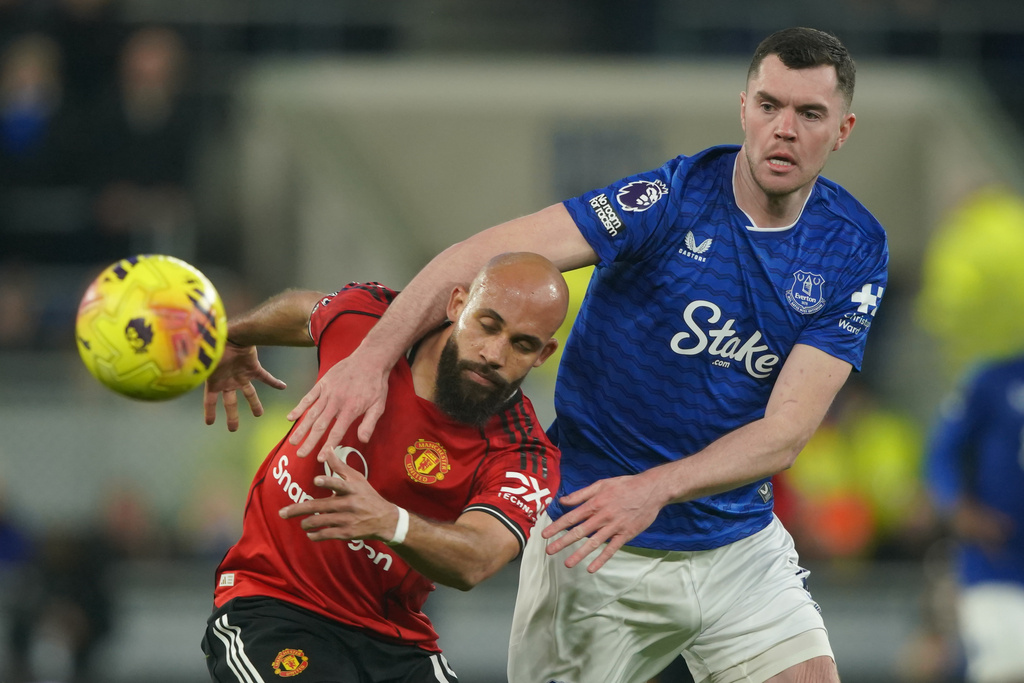 Manchester United's Bryan Mbeumo, left, and Everton's Michael Keane fight for the ball during the Premier League soccer match between Manchester United and Everton in Liverpool, England, Monday, Feb. 23, 2026. (AP Photo/Ian Hodgson)