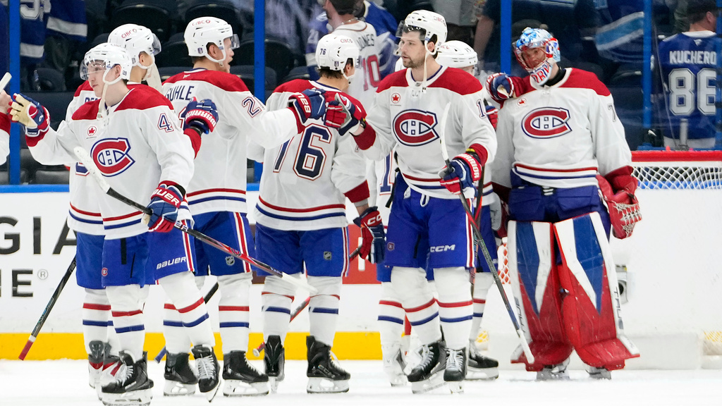 Montréal Canadiens players celebrate their win over the Tampa Bay Lightning in Game 5 of an NHL hockey Stanley Cup first-round playoff series, Wednesday, April 29, 2026, in Tampa, Fla. (AP Photo/Chris O'Meara)