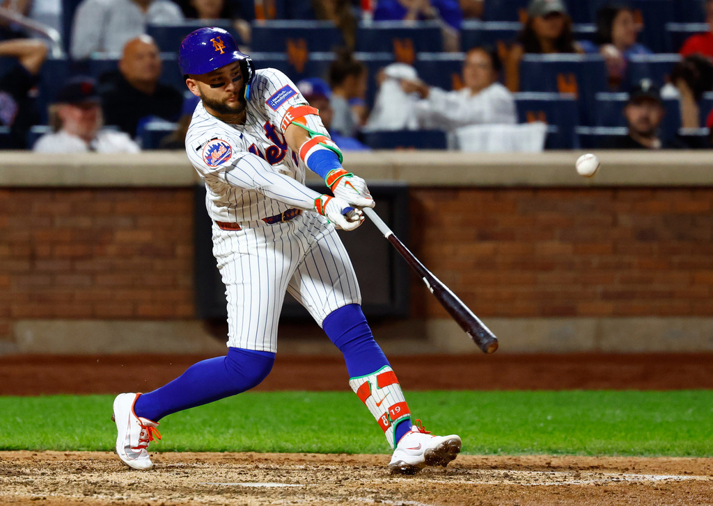 New York Mets' Bo Bichette hits a RBI single against the Philadelphia Phillies during the eighth inning of a baseball game in New York, Saturday, Sept. 19, 2026. (AP Photo/Noah K. Murray)