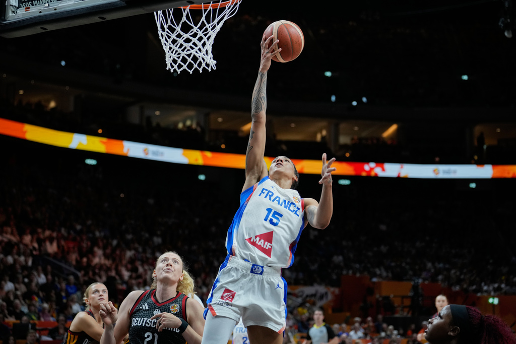 France's Gabby Williams scores over Germany's Marie Guelich during the Women's Basketball World Cup semifinal match between France and Germany in Berlin, Saturday, Sept. 12, 2026. (AP Photo/Ebrahim Noroozi)