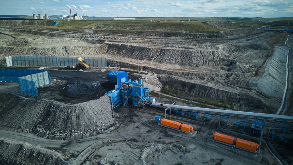 A mining facility is visible in the Huaneng Yimin open-pit coal mine in Hulunbuir in northern China's Inner Mongolia province China, Sept. 15, 2025. (AP Photo/Ng Han Guan)