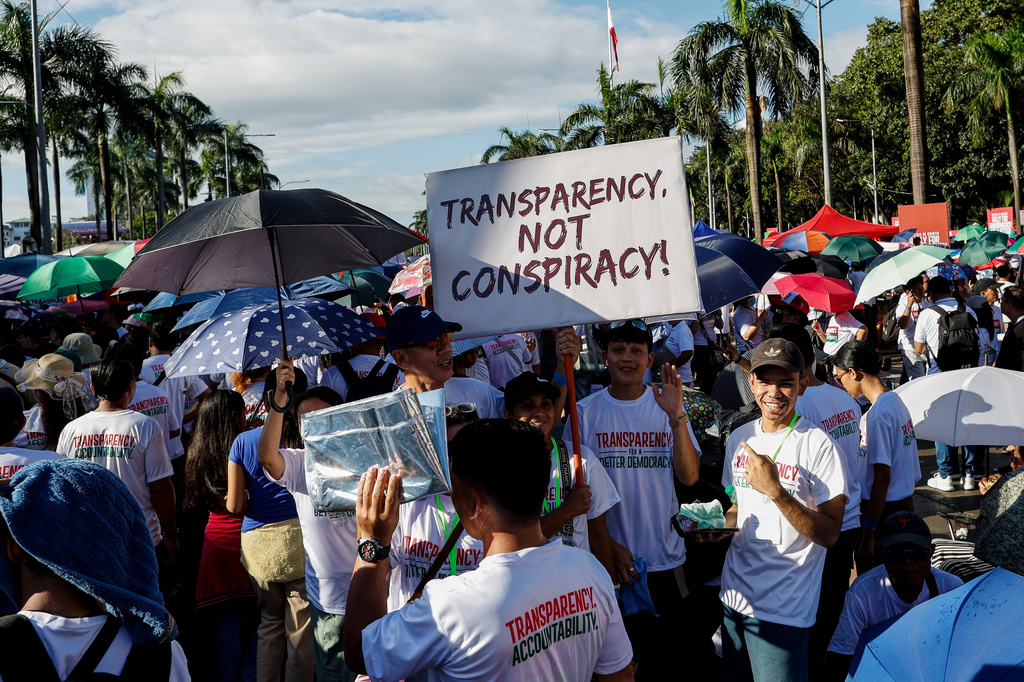 FILE - Members of the religious sect Iglesia Ni Cristo (Church of Christ) hold a placard as they participate in a three-day anti-corruption rally at Manila's Rizal Park, Philippines, Sunday, Nov. 16, 2025. (AP Photo/Mark Cristino, File)