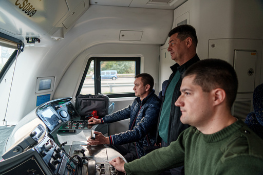 Oleh Pryshchepa, 54, second right, a train driver, rides at the train driver's cabin in Kyiv, Ukraine, Friday, Oct. 3, 2025. (AP Photo/Vasilisa Stepanenko) Oleh Pryshchepa, 54, second right, a train driver, rides at the train driver's cabin in Kyiv, Ukraine, Friday, Oct. 3, 2025. (AP Photo/Vasilisa Stepanenko)