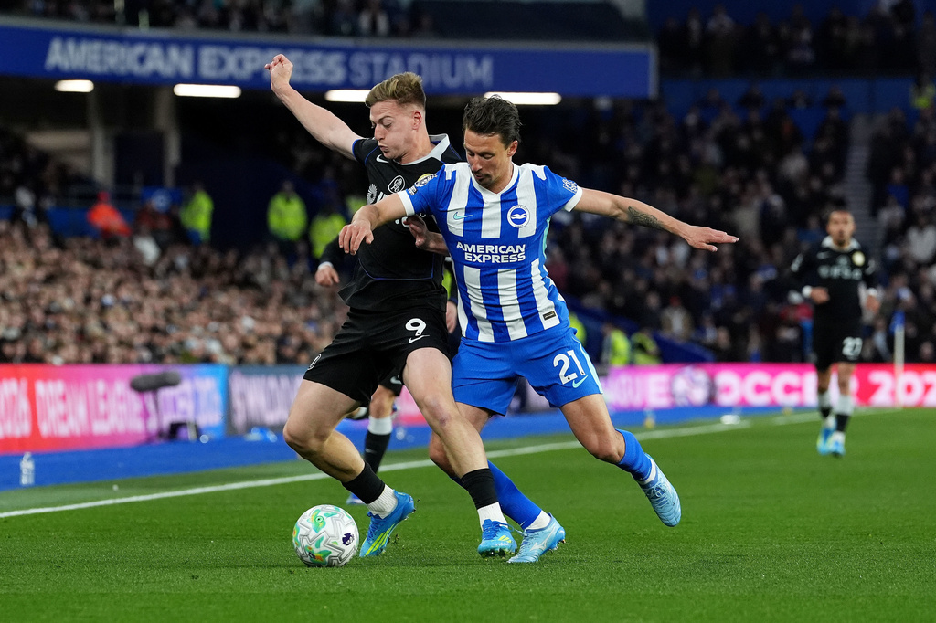 Chelsea's Liam Delap, left, and Brighton and Hove Albion's Olivier Boscagli battle for the ball during the English Premier League soccer match between Brighton & Hove Albion and Chelsea in Brighton, England, Tuesday, April 21, 2026. (Gareth Fuller/PA via AP)