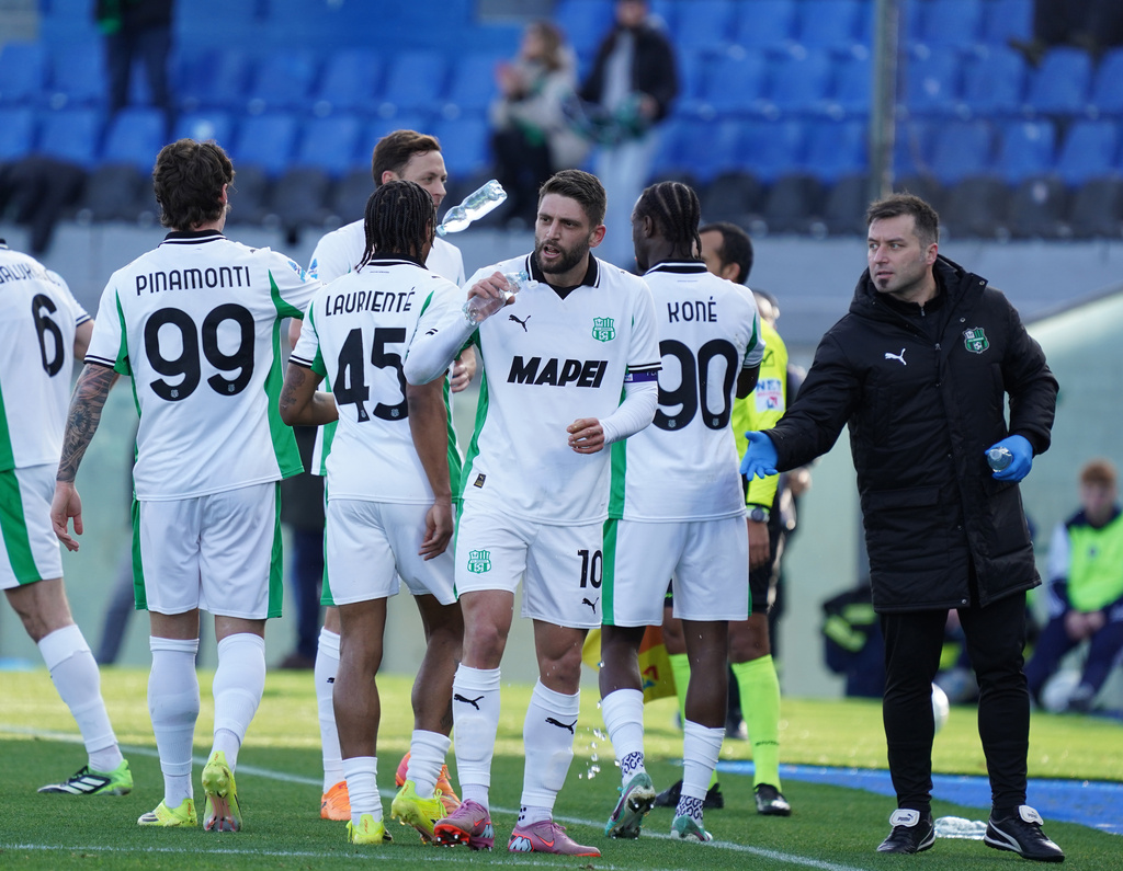 Sassuolo's Domenico Berardi, center, celebrates with teammates after scoring, during the Serie A soccer match between Pisa and Sassuolo, in Pisa, Italy, Saturday, Jan. 31, 2026. (Alessandro La Rocca/LaPresse via AP)