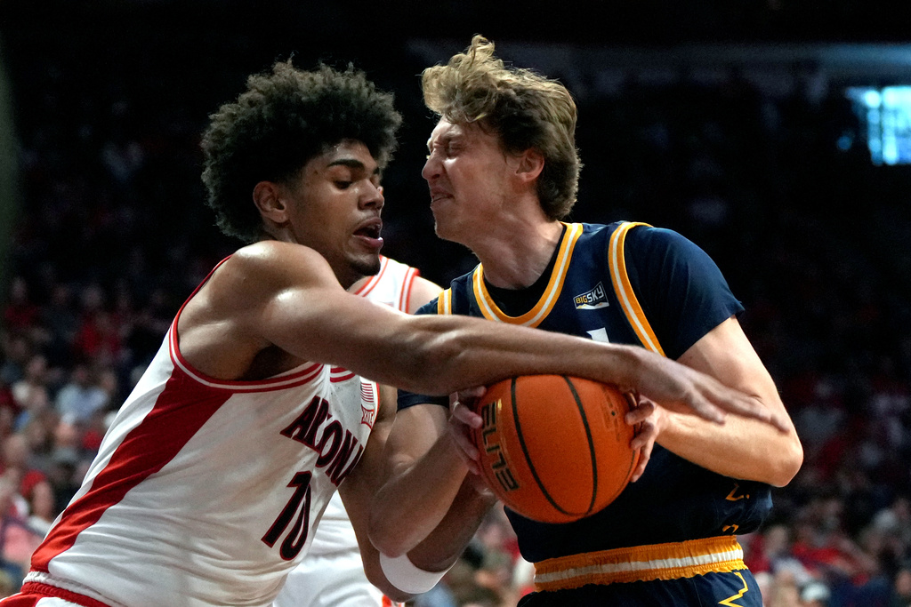 Arizona forward Koa Peat (10) strips the ball from Northern Arizona guard Isaiah Shaw during the first half of an NCAA college basketball game, Tuesday, Nov. 11, 2025, in Tucson, Ariz. (AP Photo/Rick Scuteri)