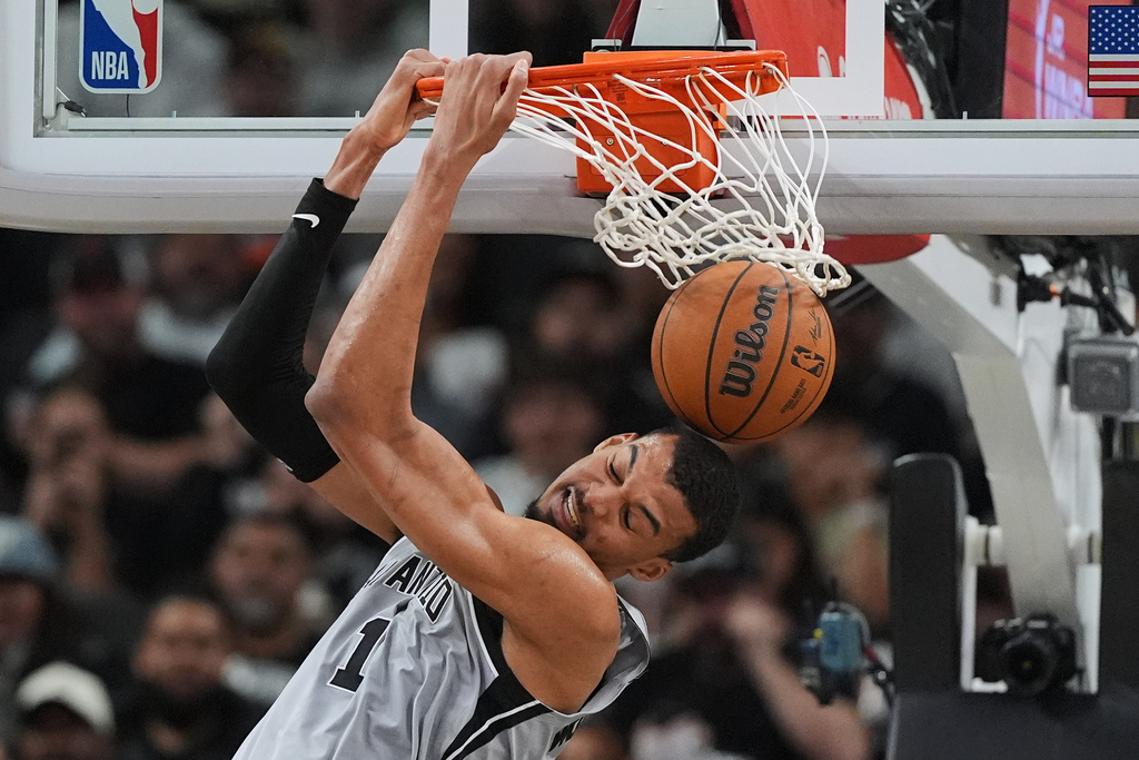 San Antonio Spurs forward Victor Wembanyama (1) dunks against the Houston Rockets during the second half of an NBA basketball game in San Antonio, Sunday, March 8, 2026. (AP Photo/Eric Gay)