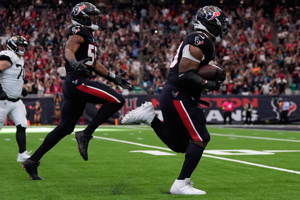 Houston Texans defensive tackle Sheldon Rankins (90) runs the ball during the second half of an NFL football game, Sunday, Nov. 9, 2025, in Houston. (AP Photo/Ashley Landis)