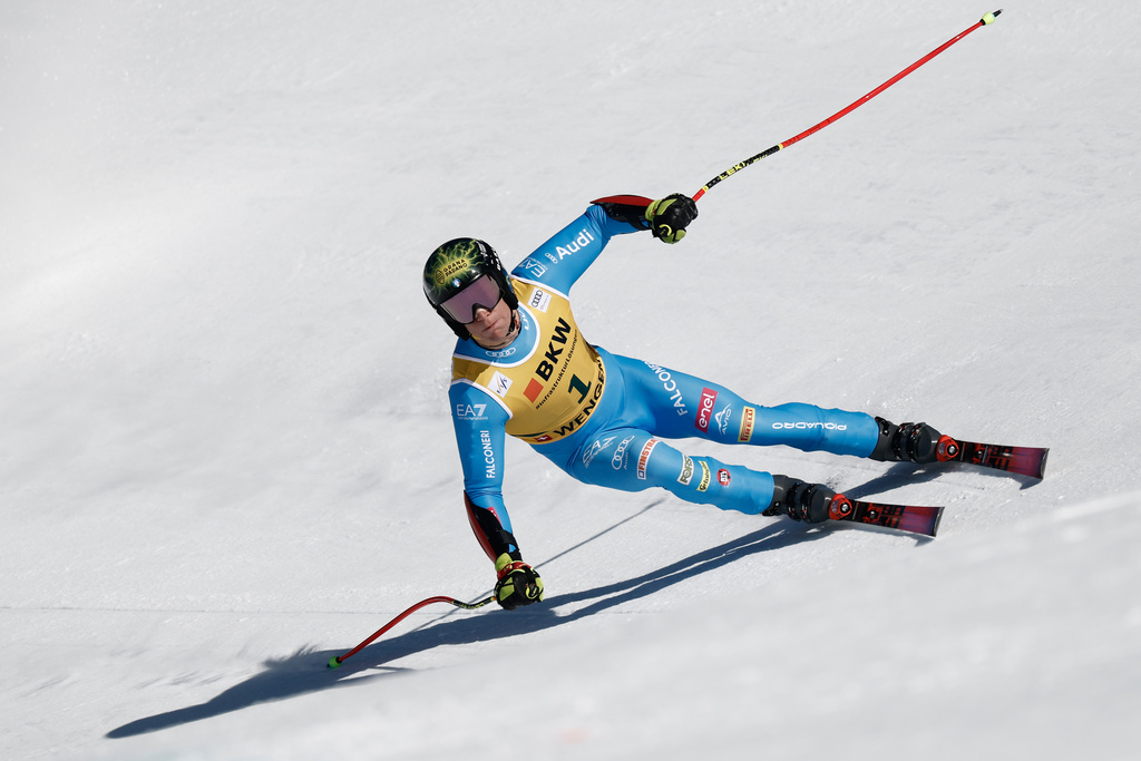 Italy's Giovanni Franzoni speeds down the course during an alpine ski, men's World Cup super-G, in Wengen, Switzerland, Friday Jan. 16, 2026. (AP Photo/Gabriele Facciotti)