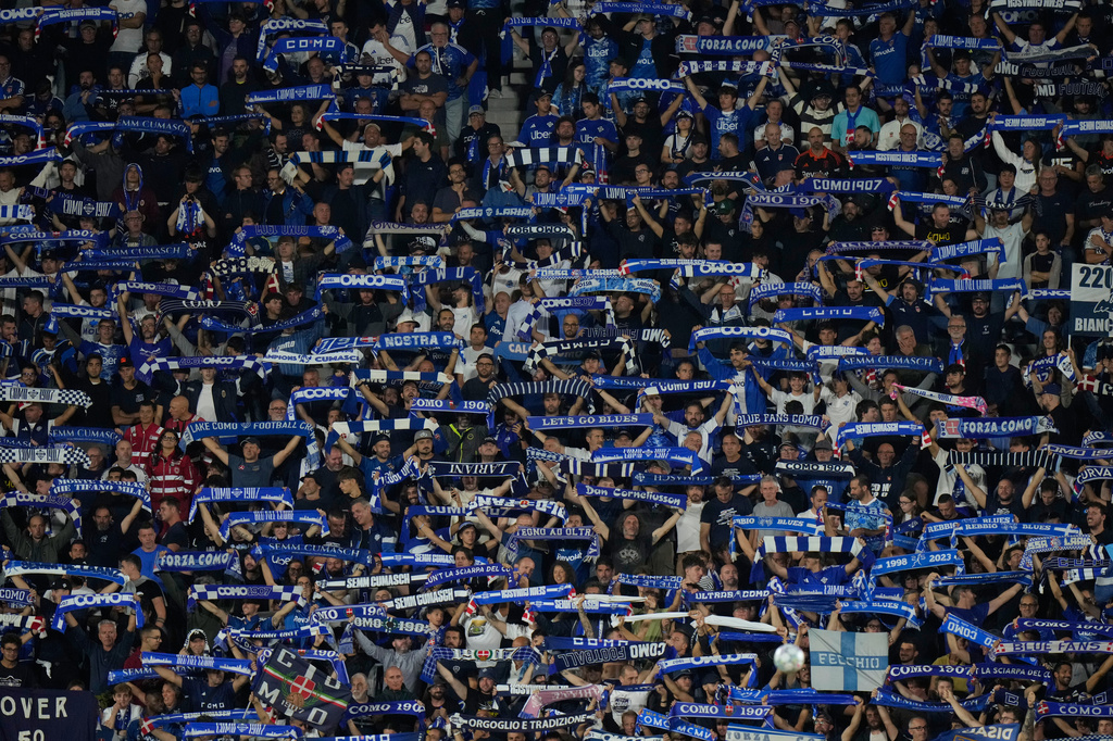 Como's supporters cheer during the Champions League opening phase soccer match between Como and Leipzig in Como, Italy, Thursday, Sept. 10, 2026. (AP Photo/Luca Bruno)