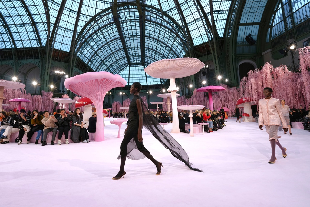 A model wears a creation as part of the Chanel Spring/Summer 2026 Haute Couture collection presented in Paris, Tuesday, Jan. 27, 2026. (AP Photo/Aurelien Morissard)