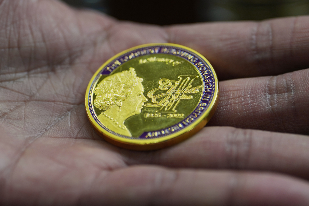 A coin featuring the late Queen Elizabeth II is on display for sale at a souvenirs shop in London, on April 17, 2026. (AP Photo/Kin Cheung)