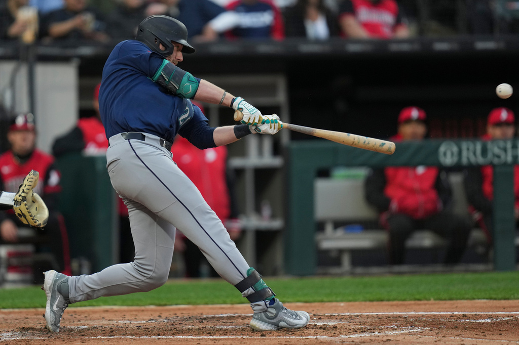 Seattle Mariners' Luke Raley hits a grand slam during the third inning of a baseball game against the Chicago White Sox, Friday, May 8, 2026, in Chicago. (AP Photo/Erin Hooley)