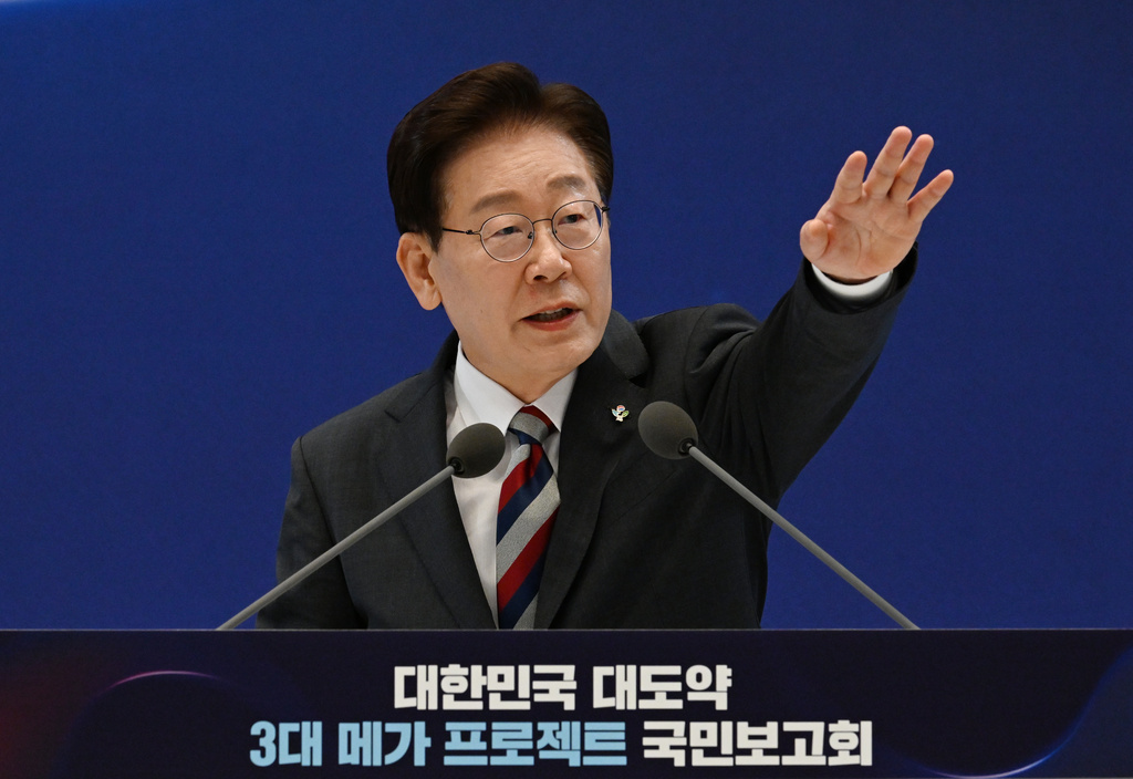 South Korean President Lee Jae Myung attends an announcement with Samsung Electronics Chairman Lee Jae-yong and SK Group Chairman Chey Tae-won at the Blue House presidential office in Seoul, South Korea, Monday, June 29, 2026. (Kim Min-Hee/Pool Photo via AP)