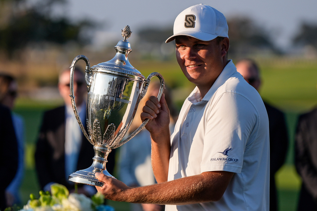 Sami Valimaki celebrates on the 18th green during the final round of the RSM Classic golf tournament, Sunday, Nov. 23, 2025, in St. Simons Island, Ga. (AP Photo/Mike Stewart)