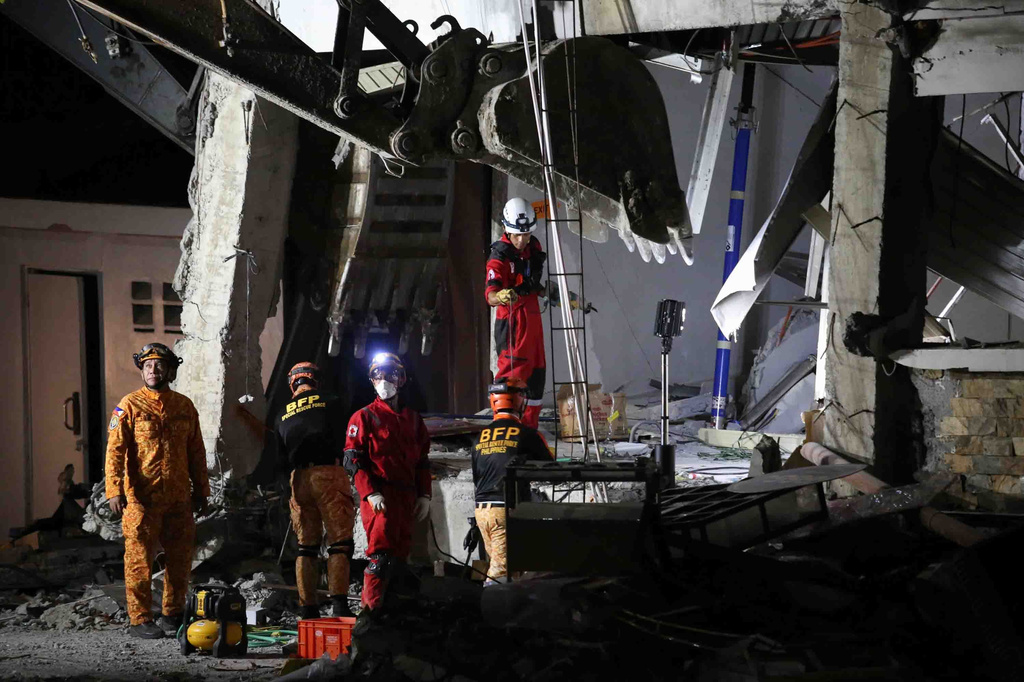 Rescuers use heavy equipment as they conduct a search and retrieval operation at a damaged building following an earthquake in General Santos, Philippines, Tuesday, June 9, 2026. (AP Photo/Basilio Sepe)
