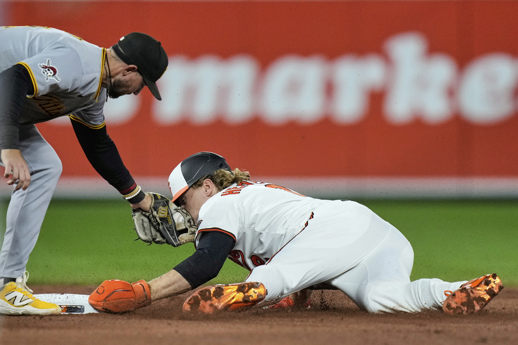Baltimore Orioles' Gunnar Henderson, right, steals second base past Pittsburgh Pirates shortstop Jared Triolo, left, during the fourth inning of a baseball game, Tuesday, Sept. 9, 2025, in Baltimore. (AP Photo/Stephanie Scarbrough)