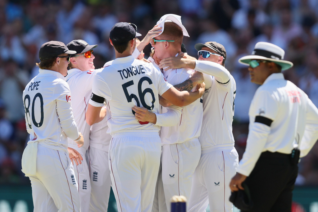 England's Zak Crawley celebrates catching Australia's Travis Head during play on day one of the third Ashes cricket test between England and Australia at the Adelaide Oval in Adelaide, Australia, Wednesday, Dec. 17, 2025. (AP Photo/James Elsby)