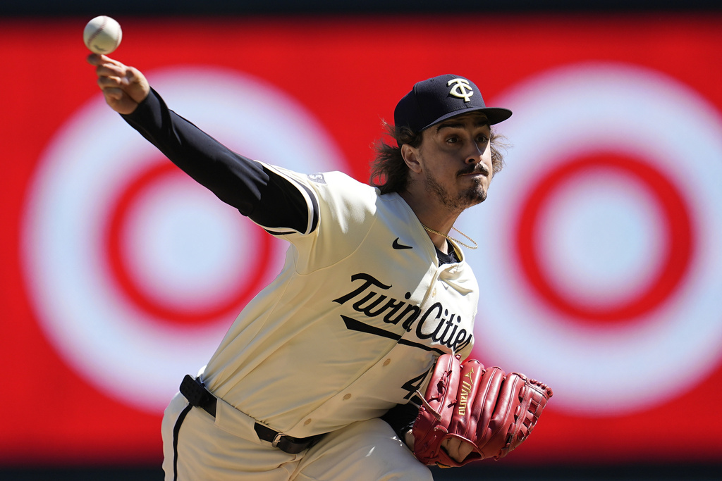 Minnesota Twins starting pitcher Joe Ryan (41) delivers during the fifth inning of a baseball game against the San Diego Padres, Sunday, Aug. 31, 2025, in Minneapolis. (AP Photo/Abbie Parr)