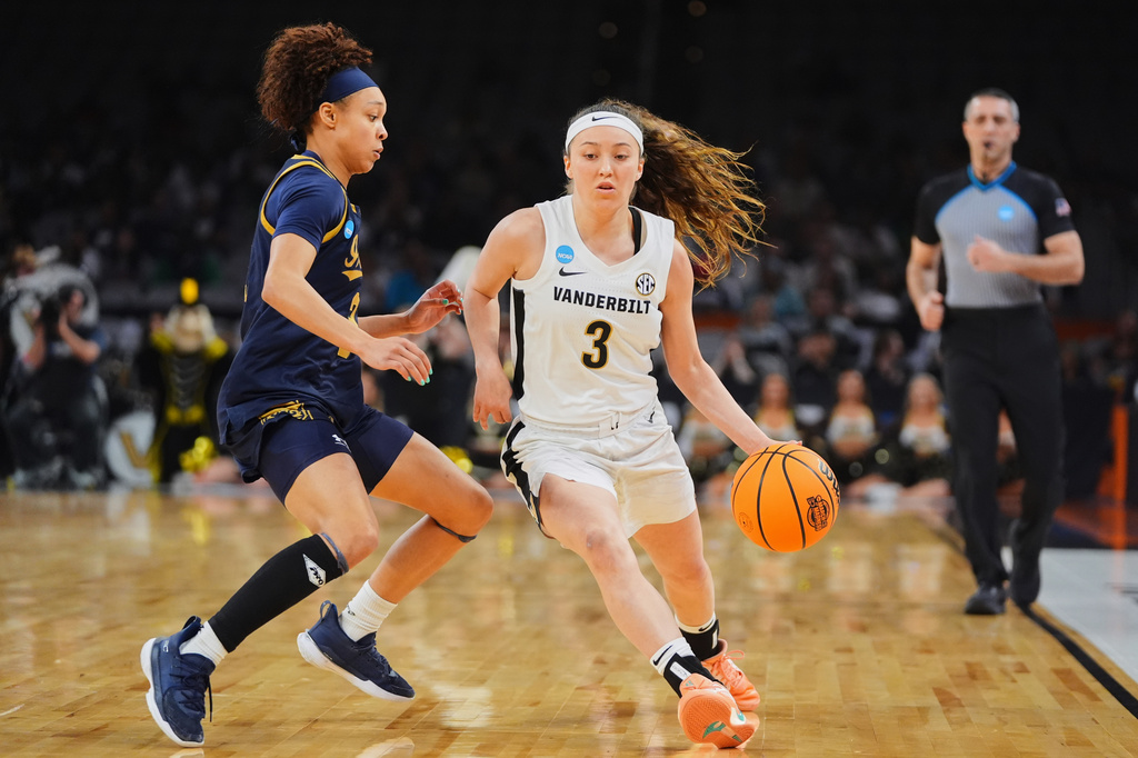 Vanderbilt guard Aubrey Galvan (3) drives against Notre Dame guard Hannah Hidalgo, left, in the first half in the Sweet 16 of the NCAA college basketball tournament, Friday, March 27, 2026, in Fort Worth, Texas. (AP Photo/LM Otero)