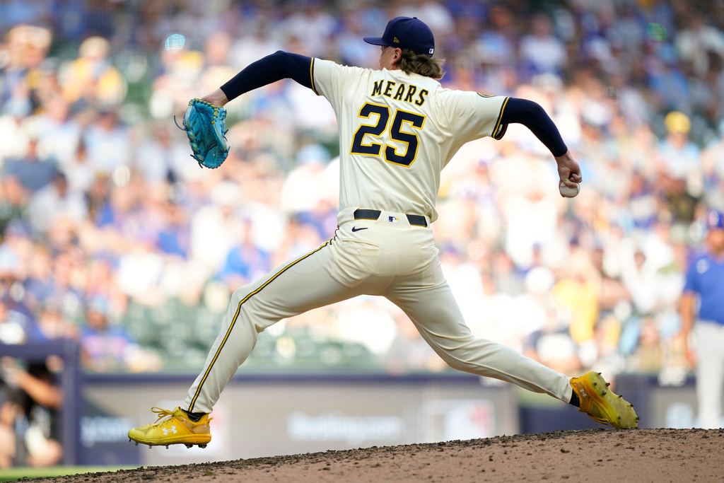 Milwaukee Brewers pitcher Nick Mears (25) throws during the ninth inning in Game 1 of baseball's National League Division Series against the Chicago Cubs on Saturday, Oct. 4, 2025, in Milwaukee. (AP Photo/Kayla Wolf)