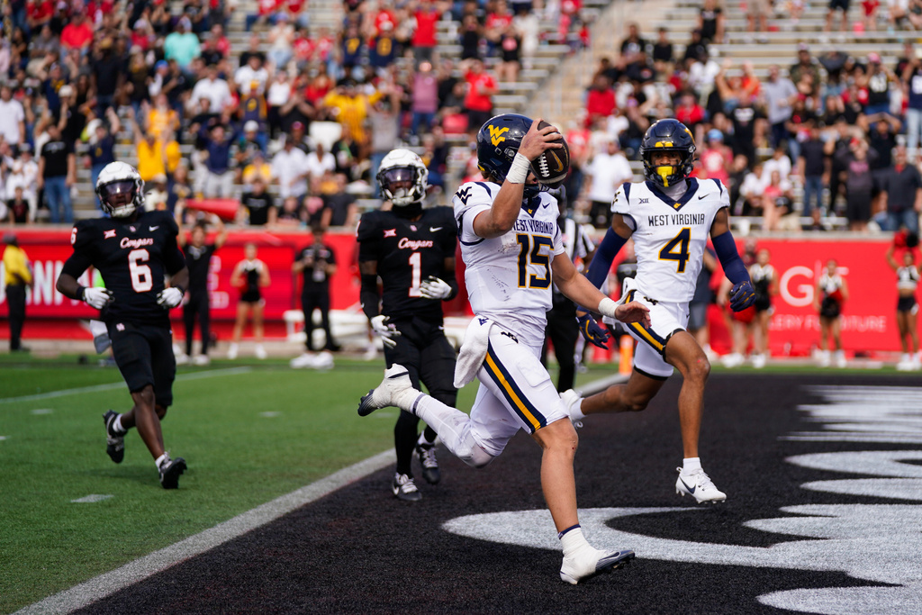West Virginia quarterback Scotty Fox Jr. (15) runs into the end zone for a touchdown against Houston during the second half of an NCAA college football game Saturday, Nov. 1, 2025, in Houston. (AP Photo/Eric Christian Smith)