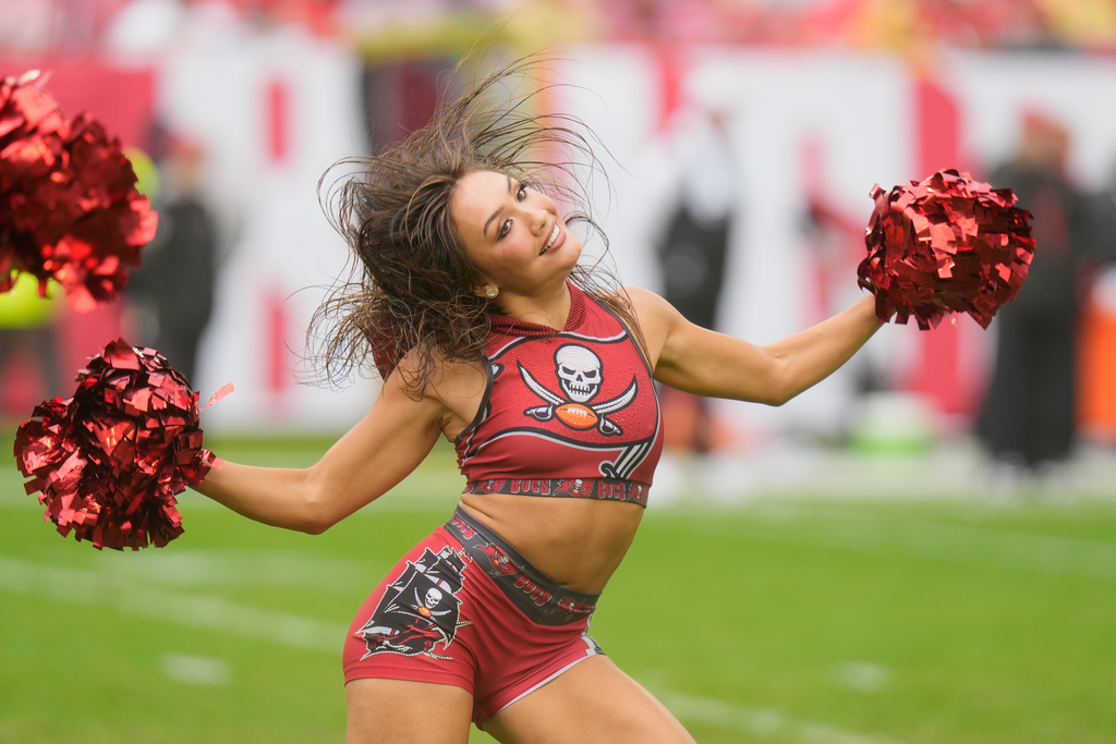 A Tampa Bay Buccaneers cheerleader performs in the second half of an NFL football game against the New Orleans Saints, Sunday, Dec. 7, 2025, in Tampa, Fla. (AP Photo/Chris O'Meara)