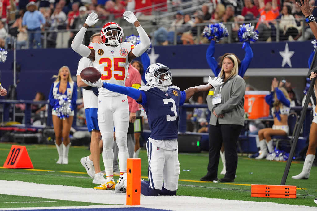 Dallas Cowboys wide receiver George Pickens (3) celebrates after catching a two-point conversion as Kansas City Chiefs cornerback Jaylen Watson (35) reacts during the second half of an NFL football game Thursday, Nov. 27, 2025, in Arlington, Texas. (AP Photo/Tony Gutierrez)