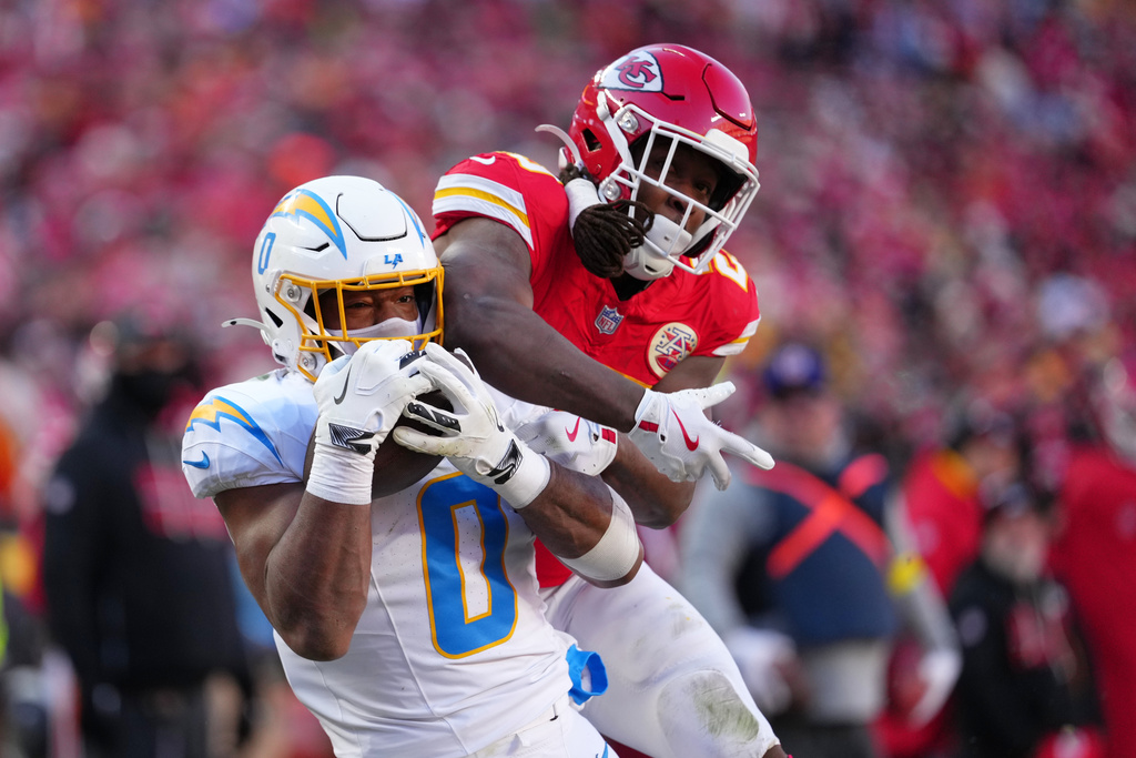Los Angeles Chargers linebacker Daiyan Henley (0) intercepts a pass intended for Kansas City Chiefs running back Kareem Hunt during the second half of an NFL football game Sunday, Dec. 14, 2025, in Kansas City, Mo. (AP Photo/Ed Zurga)