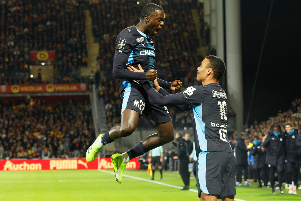 Marseille's Mason Greenwood, right, celebrates with Marseille's Timothy Weah after scoring his sides first goal during the French League One soccer match between Lens and Marseille in Lens, France, Saturday, Oct. 25, 2025. (AP Photo/Jean-Francois Badias)