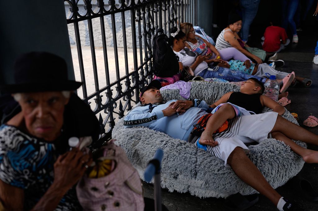 People rest in a temporary shelter in Caracas, Venezuela, Thursday, June 25, 2026, in the aftermath of successive earthquakes. (AP Photo/Ariana Cubillos)