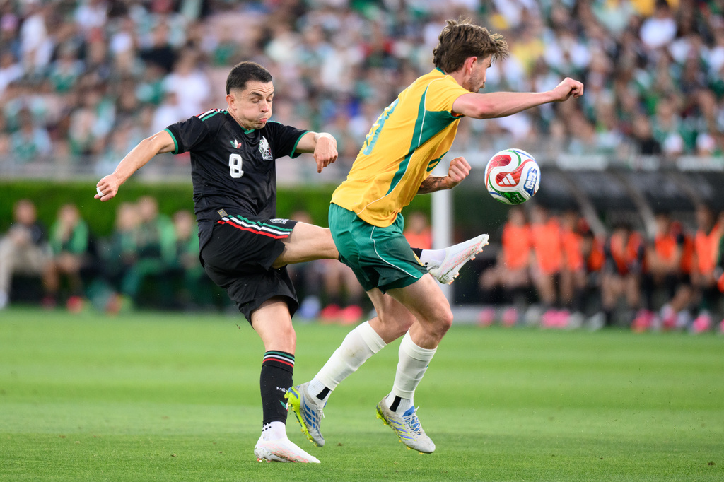 Mexico midfielder Álvaro Fidalgo, left, shoots as Australia midfielder Connor Metcalfe, right, defends during the first half of an international friendly soccer match Saturday, May 30, 2026, in Pasadena, Calif. (AP Photo/Kyusung Gong)