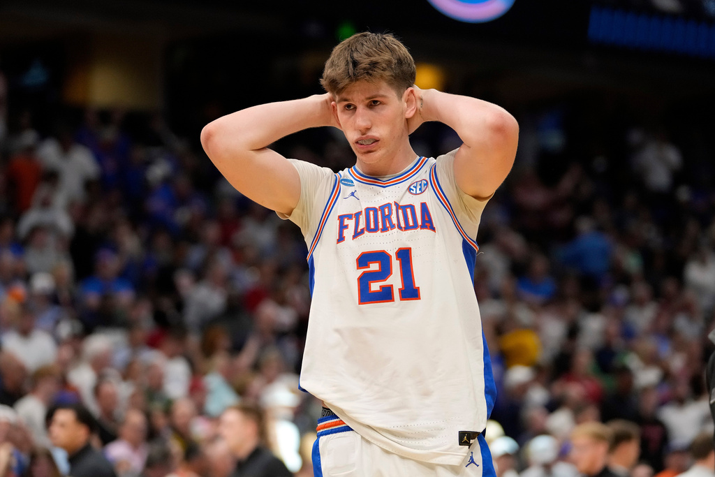 Florida forward Alex Condon (21) reacts after the team lost to Iowa during the second round of the NCAA college basketball tournament Sunday, March 22, 2026, in Tampa, Fla. (AP Photo/Chris O'Meara)
