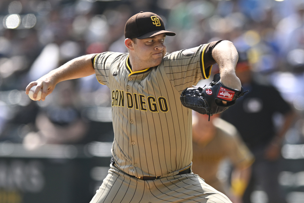 San Diego Padres starter Michael King delivers a pitch during the first inning of a baseball game against the Chicago White Sox, Sunday, Sept. 21, 2025, in Chicago. (AP Photo/Paul Beaty)