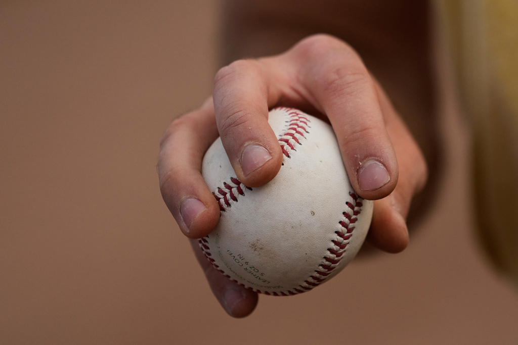 Daulton Jefferies grips a baseball while working out at Heather Farms Park in Walnut Creek, Calif., Saturday, Dec. 13, 2025. (AP Photo/Godofredo A. Vásquez)